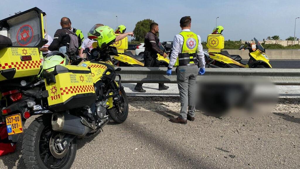 הרוגה ופצוע קשה בתאונה סמוך למחלף השבעה (צילום: תיעוד מבצעי מד"א) זירת התאונה