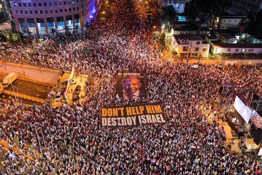 Abti-judicial reform protest in Tel Aviv (Photo: Reuters) הפגנה נגד המהפכה המשפטית בקפלן, תל אביב