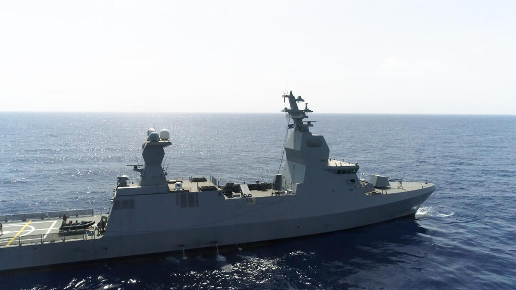 Navy's Sa'ar 6 during a trial of the C-Dome system (Photo: Defense Ministry) ניסוי במערכת כיפה מגן ימית