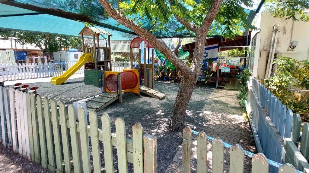 "המציאות הקשה בלב הגליל באה לידי ביטוי בהתפוררות ההתיישבות הכפרית". גן ילדים עזוב במשגב גני ילדים עזובים בישובי משגב