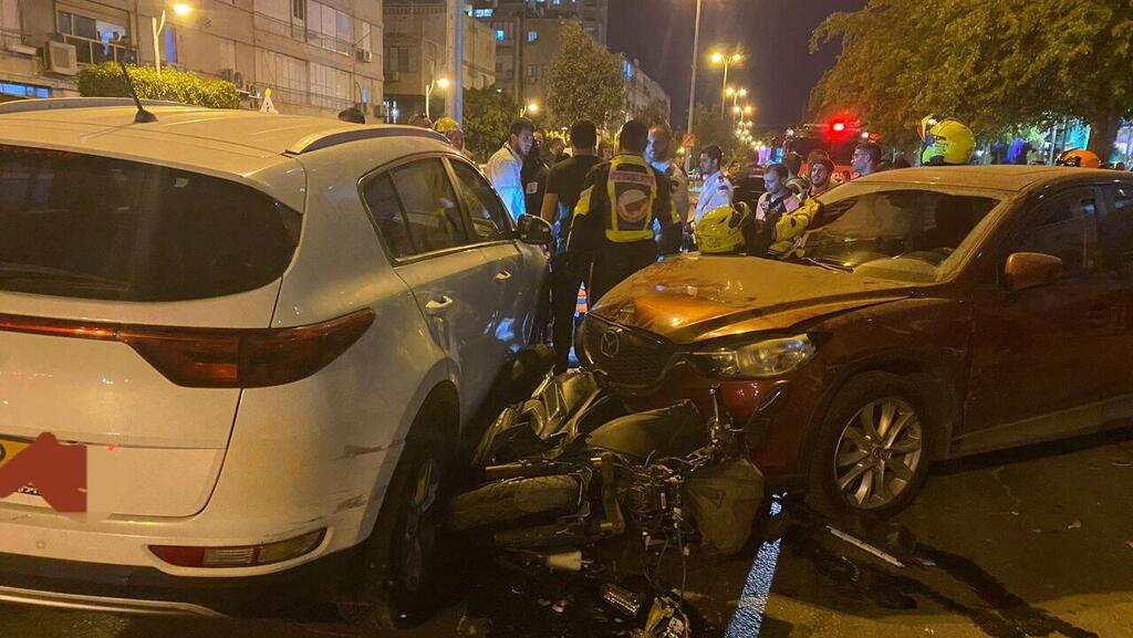 זירת הדריסה בחולון (צילום: דוברות כבאות והצלה) זירת האירוע בחולון