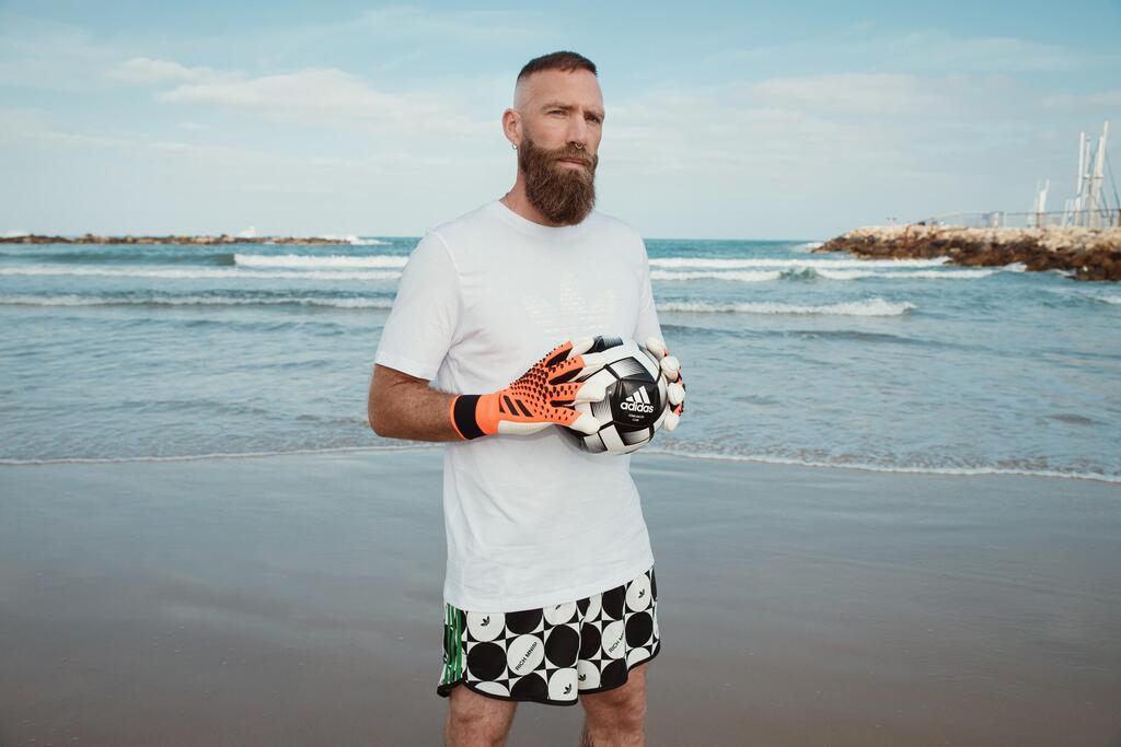 Dani Amos in Adidas Pride month campaign (Photo: Meir Cohen) דני עמוס בקמפיין הגאווה של אדידס, 2023