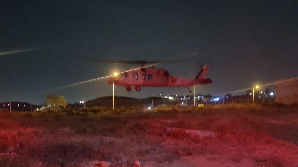 פינוי מוחמד תמימי במסוק (צילום: דוברות בנימין) אירוע ירי בכביש 465 ליד חלמיש