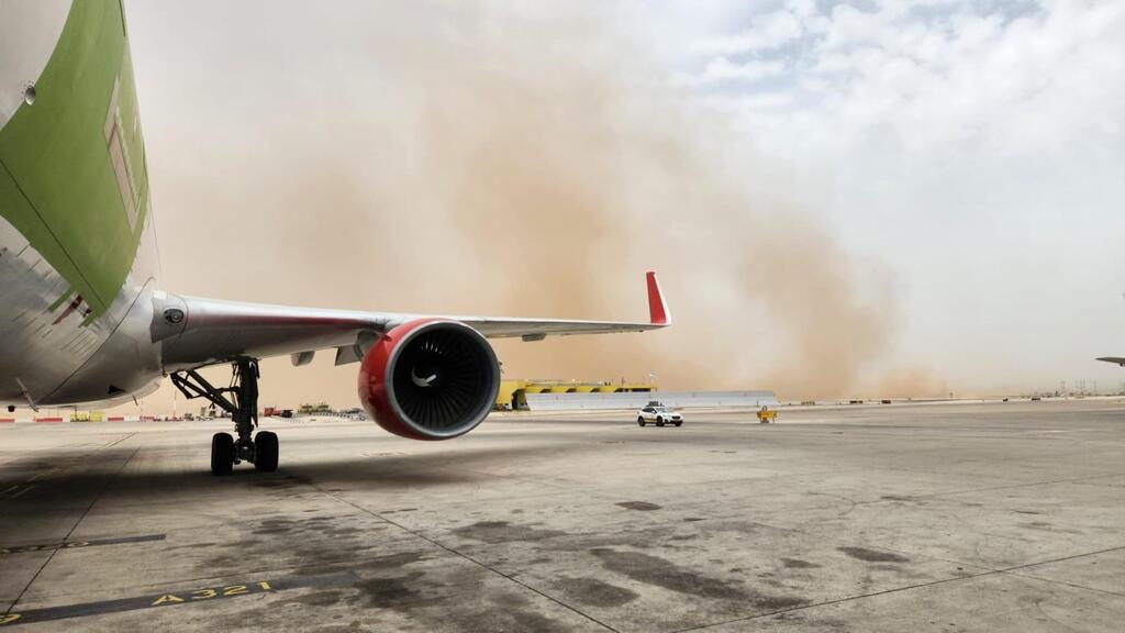 אובך וחול בנתב"ג ( צילום: רם סטבינסקי) אובך וחול בנתב"ג