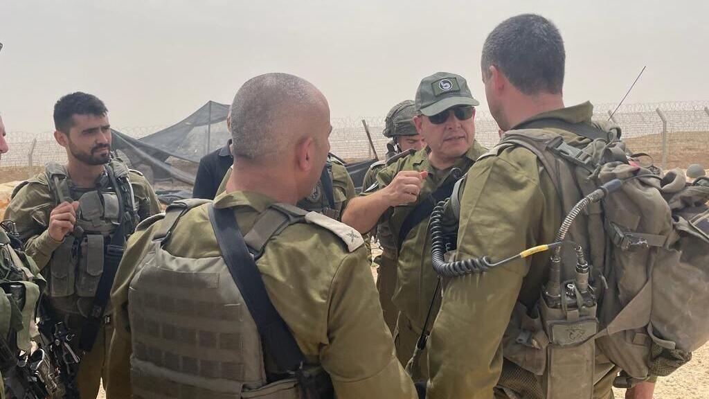 מפקד פיקוד דרום, אלוף אליעזר טולדנו, בזירת התקרית מפקד פיקוד דרום, אלוף אליעזר טולדנו, בזירת התקרית בדרום
