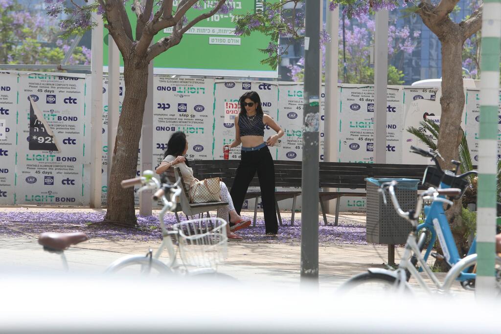 "מה את אומרת?" (צילום: מוטי לבטון) פפראצי