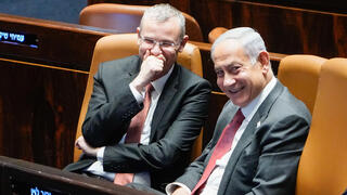 נתניהו ויריב לוין  במליאת הכנסת