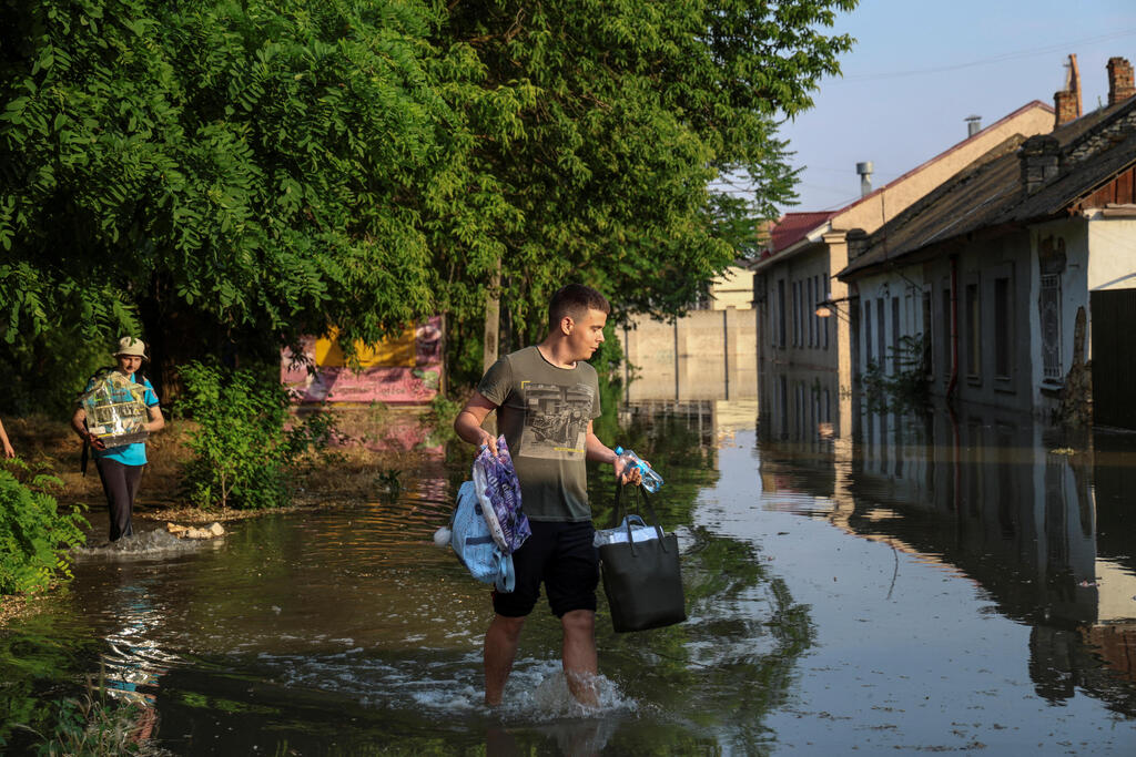 חרסון אחרי הפיצוץ ב סכר נובה קחובקה אוקראינה