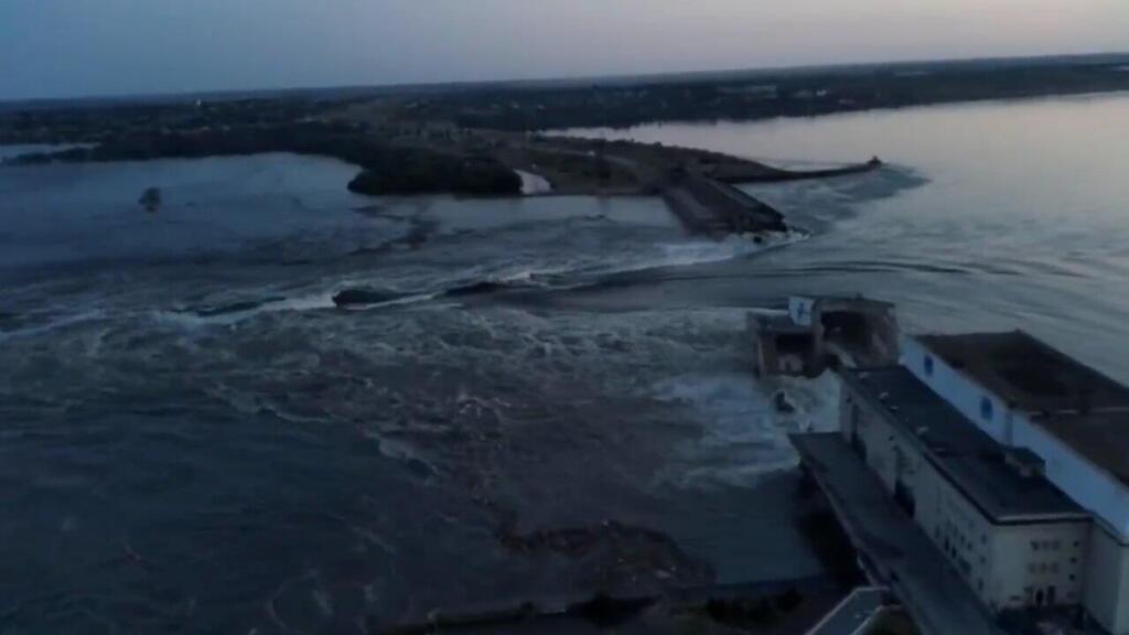 חרסון  אוקראינה סכר נובה קחובקה סכר הופצץ על ידי רוסיה