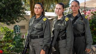 מימין: נועה טל, מאי ריכטר וטלי כהן, חברותיה של מאיה אלוני ז"ל
