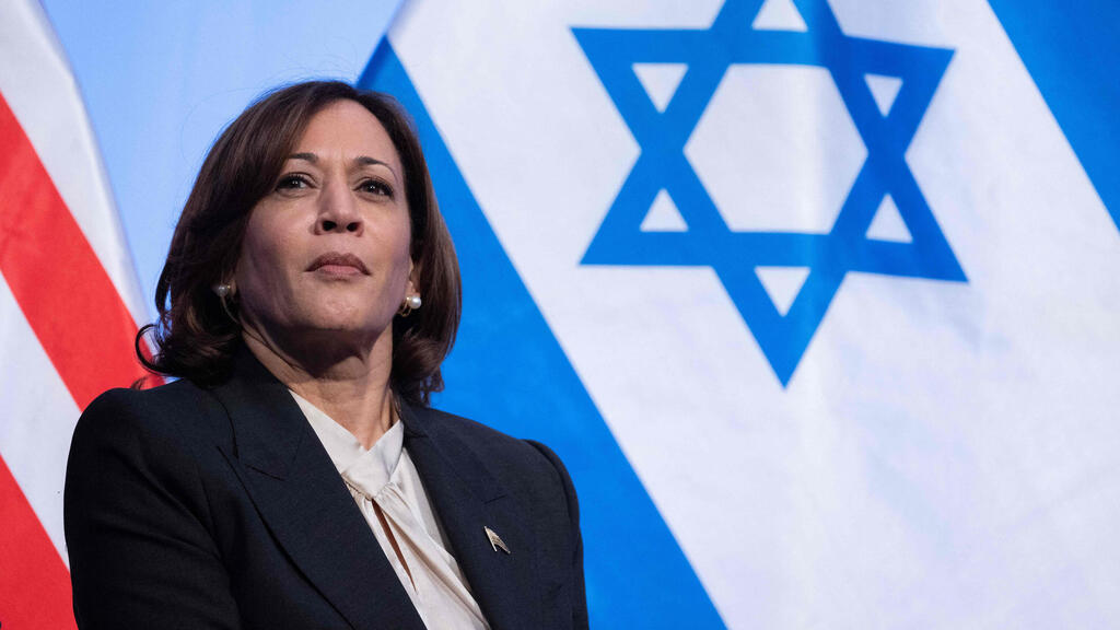 תיפגש עם סוסנה. קמלה האריס (צילום: AFP) סגנית נשיא ארה"ב קמלה האריס בטקס לציון 75 שנים לישראל