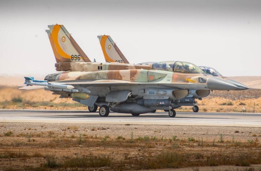 10,000 חימושים הוטלו - תרגילית (צילום: דובר צה"ל) תרגיל "אגרוף המחץ"
