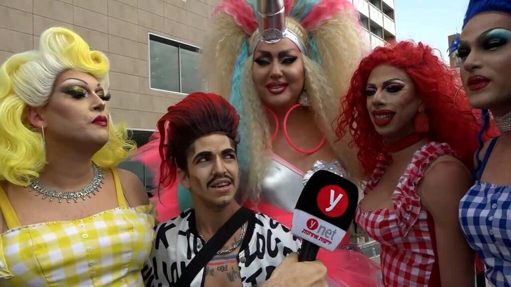 "אין לנו ארץ אחרת ובאנו להנות" (צילום: נדב אבס) צועדים במצעד הגאווה בתל אביב