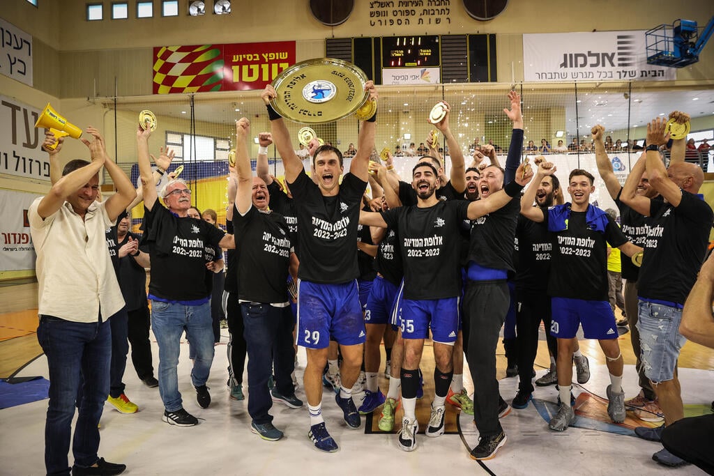 מכבי ראשון והצלחת (צילום: עוז מועלם) מכבי ראשון לציון הפועל אשדוד