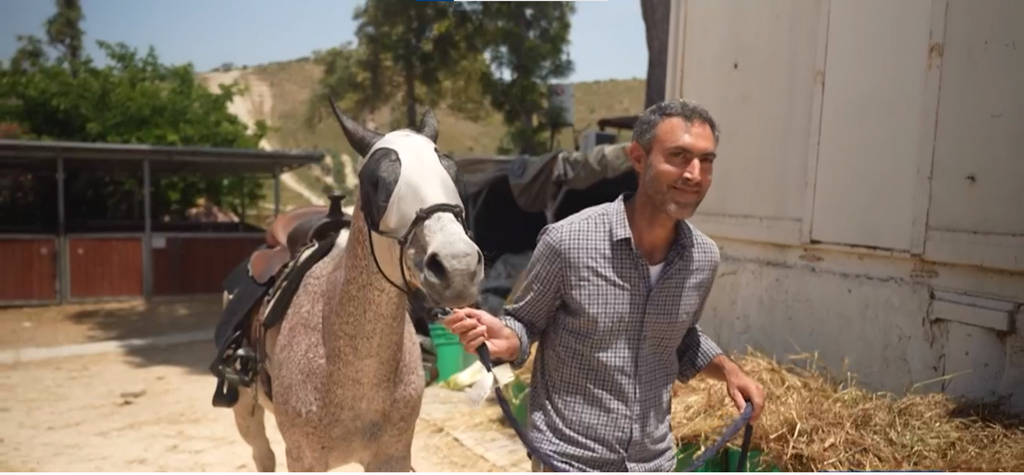 Retorno counselor Aaron Luczak - animals serve a major role in the healing process (Photo: Screenshot) Retorno