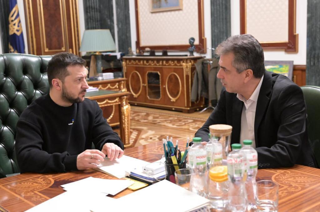 Volodymyr Zelensky and Foreign Minister Eli Cohen in Ukraine (Photo: Shlomi Amsalem, GPO) שר החוץ אלי כהן בפגישה עם נשיא אוקראינה וולודימיר זלנסקי ב קייב
