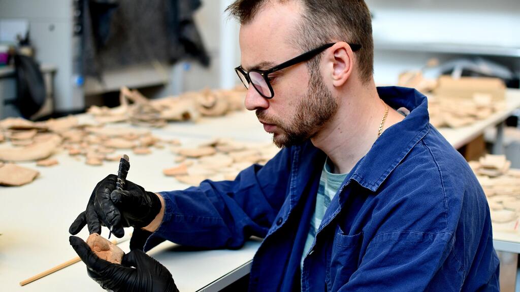 Woman Finds 3,000-year-old Figurine Of An Egyptian Goddess On Beach