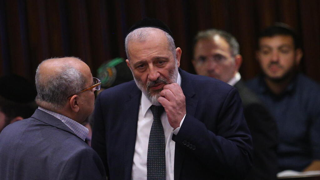 דרעי. ביטול עילת הסבירות תסלול את דרכו חזרה לממשלה? (צילום: אלכס קולומויסקי) הצבעה לוועדה לבחירת שופטים במליאת הכנסת
