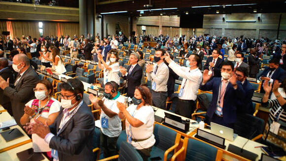 Kickoff Celebrations. What lies ahead? Participants of the UN Environment Assembly in Nairobi celebrate the approval of the resolution on combating plastic pollution. Now, the crucial task of implementation awaits