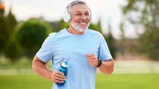 ה גיל ה שלישי 60 ספורט איש ה מבוגר ת פעילות גופנית התעמלות תנועה