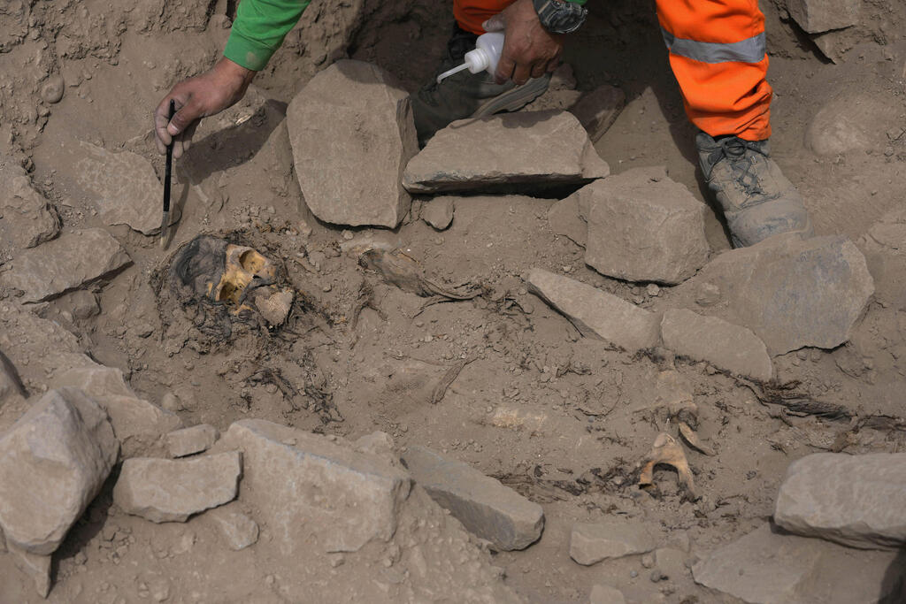Archeologists find 3,000yearold mummy surrounded by coca leaves