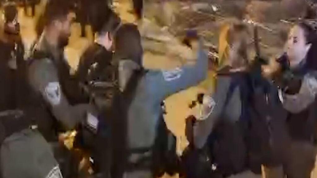 חרדים מפגינים נגד הרכבת הקלה בירושלים ומתעמתים עם שוטרים