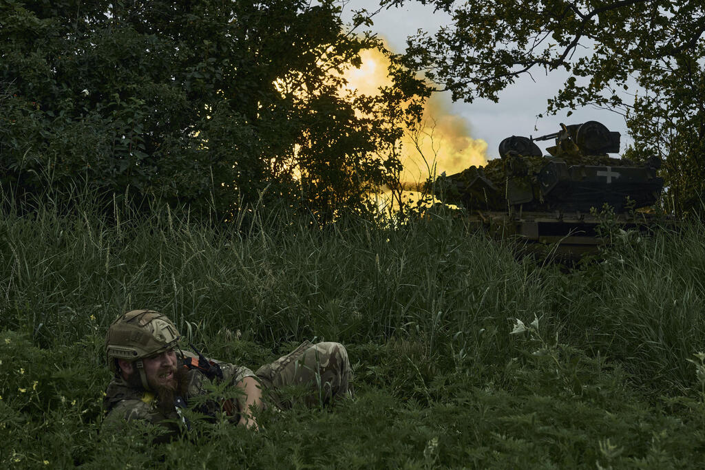 אוקראינה חייל אוקראיני קרבות אזור בחמוט ב דונייצק