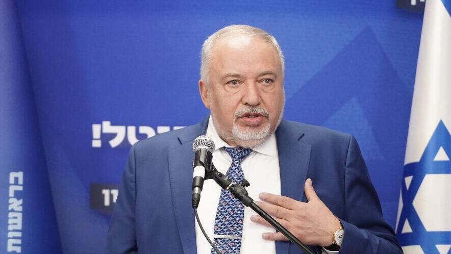 "אהרן ברק הפך לצוות ההסברה של נתניהו". ליברמן (צילום: שלו שלום) ישיבת סיעה ישאל ביתנו