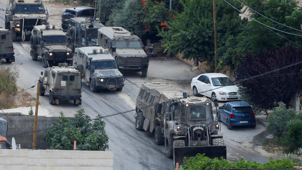 IDF forces in Jenin (Photo: Reuters) רכבים צבאיים בג'נין