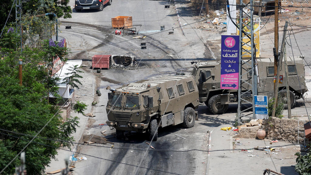 IDF troop carriers after being hit by IED on Monday (Photo: EPA) רכבים צבאיים שניזוקו בג'נין