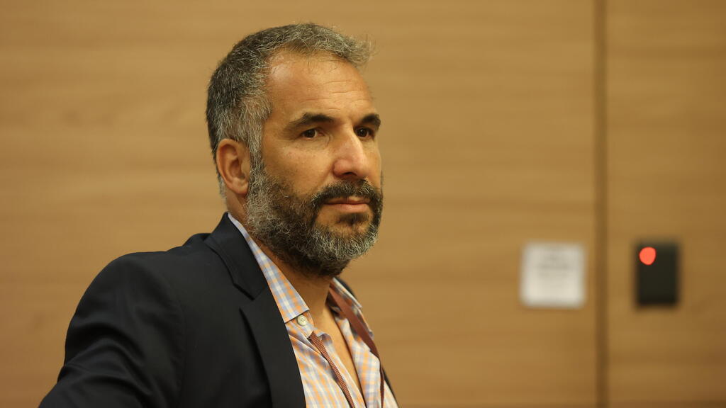 "התחברת לאיידס, בושה". רון קובי (צילום: עמית שאבי) ועדת הפנים
