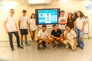 התלמידים שפיתחו את אפליקציית DriveSchool