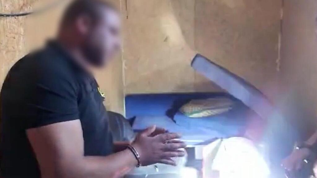 אעיד בעת מעצרו בקרוואן תיעוד הפשיטה ומעצר השומר החשוד שסיפק סמים לקטינים ואנס אותם