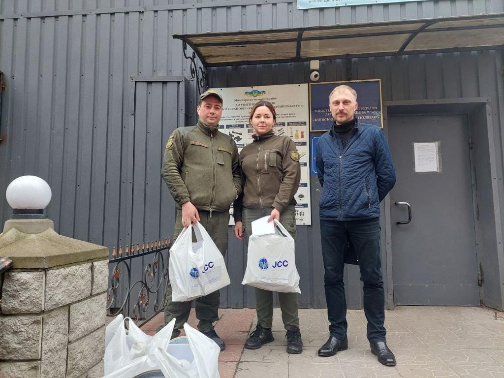 Kosher food and books delivered to Jewish prisoners in Ukraine jail (Photo: Courtesy of Jewish Community Center Kyiv) Kosher food and books delivered to Jewish prisoners in Ukraine jail