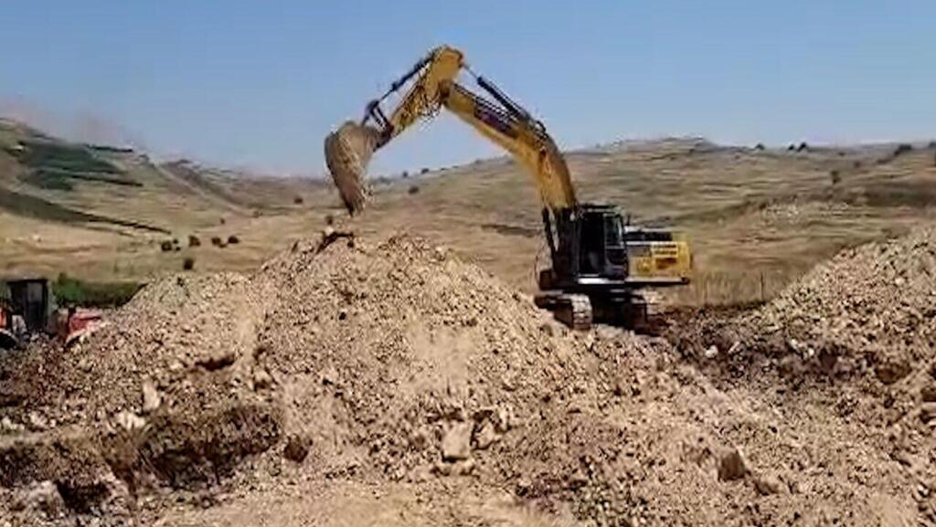 העבודות בגולן חברת אנרג'יקס מכשירה את הקרקע ברמת הגולן