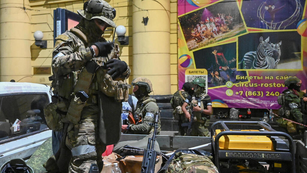 Wagner mercenaries withdraw from Rostov-on-Don on Saturday (Photo: Reuters) לוחמי קבוצת וגנר נסוגים