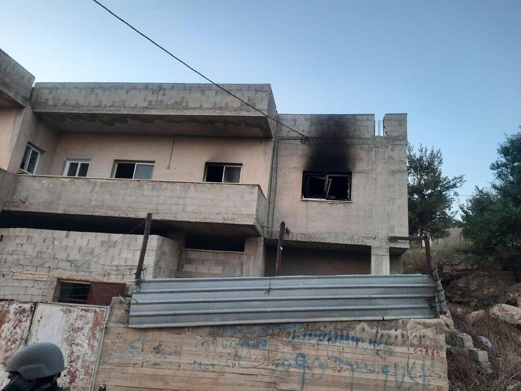 הפורעים נמלטו במקביל לניסיון של כוחות הביטחון לעצור אותם הבתים שהוצתו