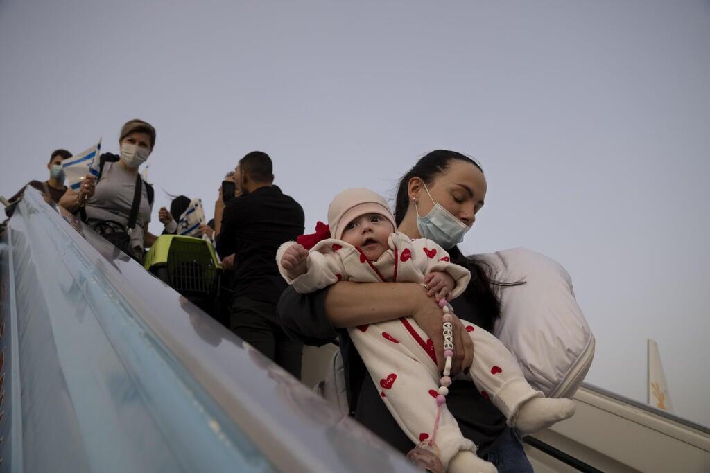 Immigrants arriving from Ukraine amid war with Russia (Photo: AP) Immigrants arriving from Ukraine amid war with Russia