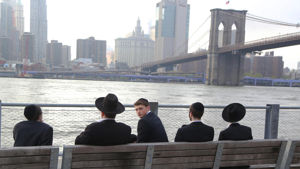 Jews in New York (Photo: Leonard Zhukovsky / Shutterstock.com) אילוס יהודים חרדים בברוקלין, ניו יורק, ארה''ב