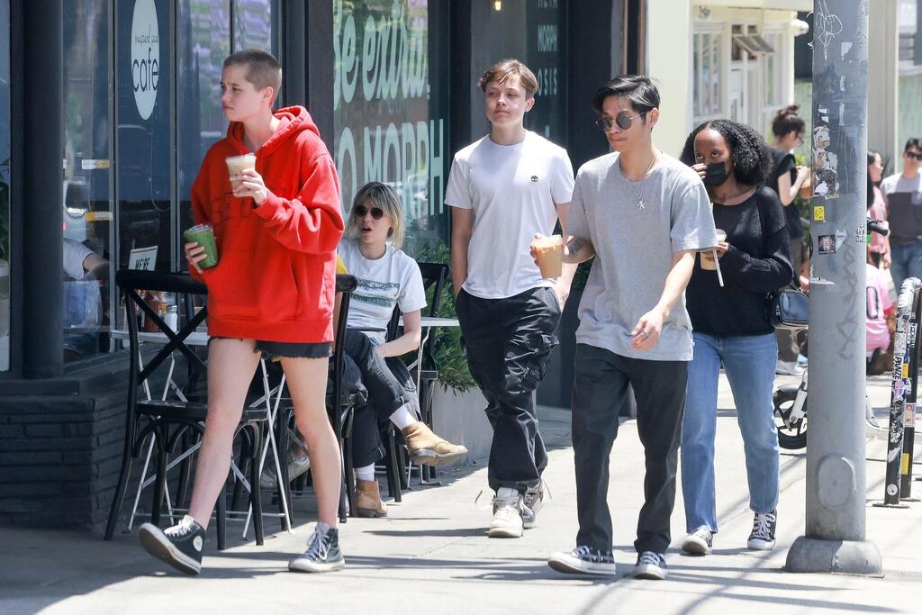 Angelina Jolie And Brad Pitt S Children Seen Out And About Together In LA   HkHexelt3 0 0 3000 2000 0 X Large 