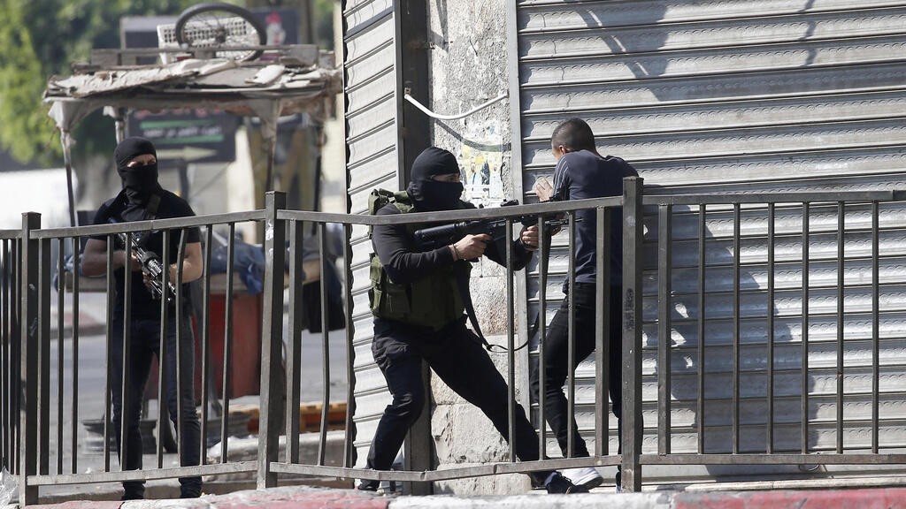 חמושים פלסטינים יורים על כוחות צה"ל בג'נין