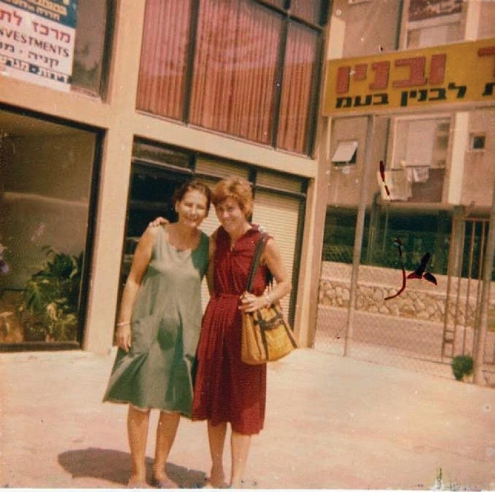 אמינה אלמופתי (מימין) ואטי יונתן