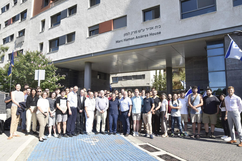 הסטודנטים בתוכנית אנייר עם מנהלי התוכנית והנהלת הטכניון (צילום: שרון צור, דוברות הטכניון) הסטודנטים בתוכנית אנייר עם מנהלי התוכנית והנהלת הטכניון
