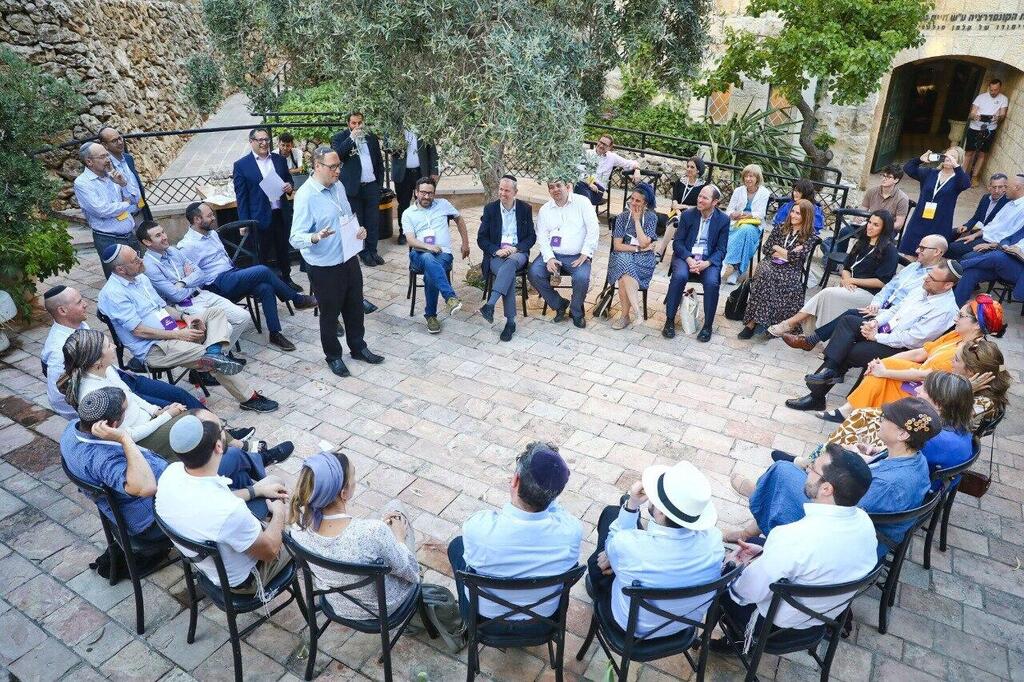 מעגלי שיח על מורשת הרב זקס (צילום: יונית שילר) מעגלי שיח לזכר הרב זקס