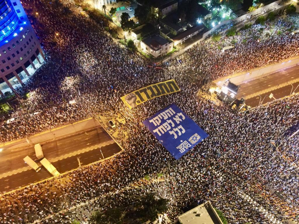 "הוא לא נציג מהאו"ם". המחאה בקפלן, במוצאי השבת האחרונה (צילום: גיתי פלטי) ההפגנה בקפלן, תל אביב