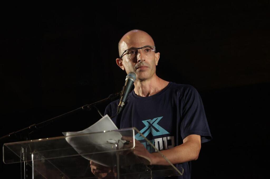 יובל נח הררי. תמונה מטרידה על עתיד האנושות לצד ה-AI (צילום: מוטי קמחי) יובל נח הררי בקפלן, תל אביב