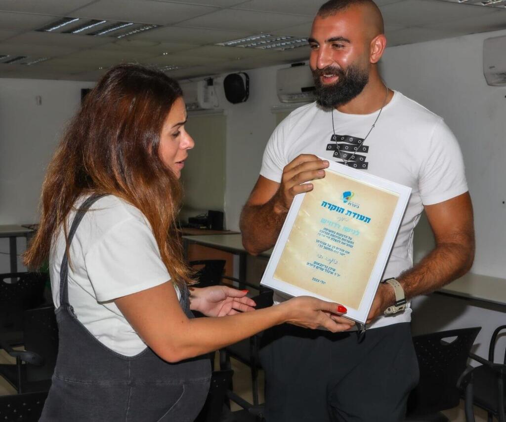 צילום: אושרי ויצמן, איגוד ערים כינרת טקס הענקת תעודת הוקרה למציל נישו דרוויש שמצא והציל את הנעדרים בטביעת הסירה בכינרת