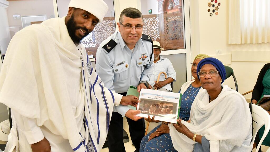 פאיז אבו־מנסור וטובה מדהני גבייאו בהשקת הספר בכרמיאל