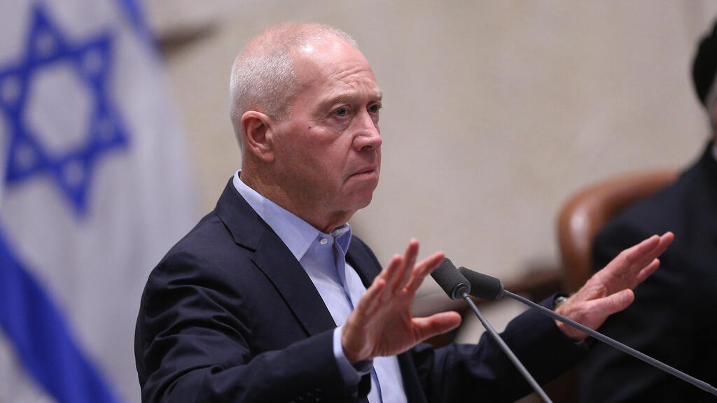 "נמצא את הנוסחה שמרכיבי הקואליציה ידעו לחיות איתה". שר הביטחון יואב גלנט (צילום: אלכס קולמויסקי) יואב גלנט מליאת הכנסת