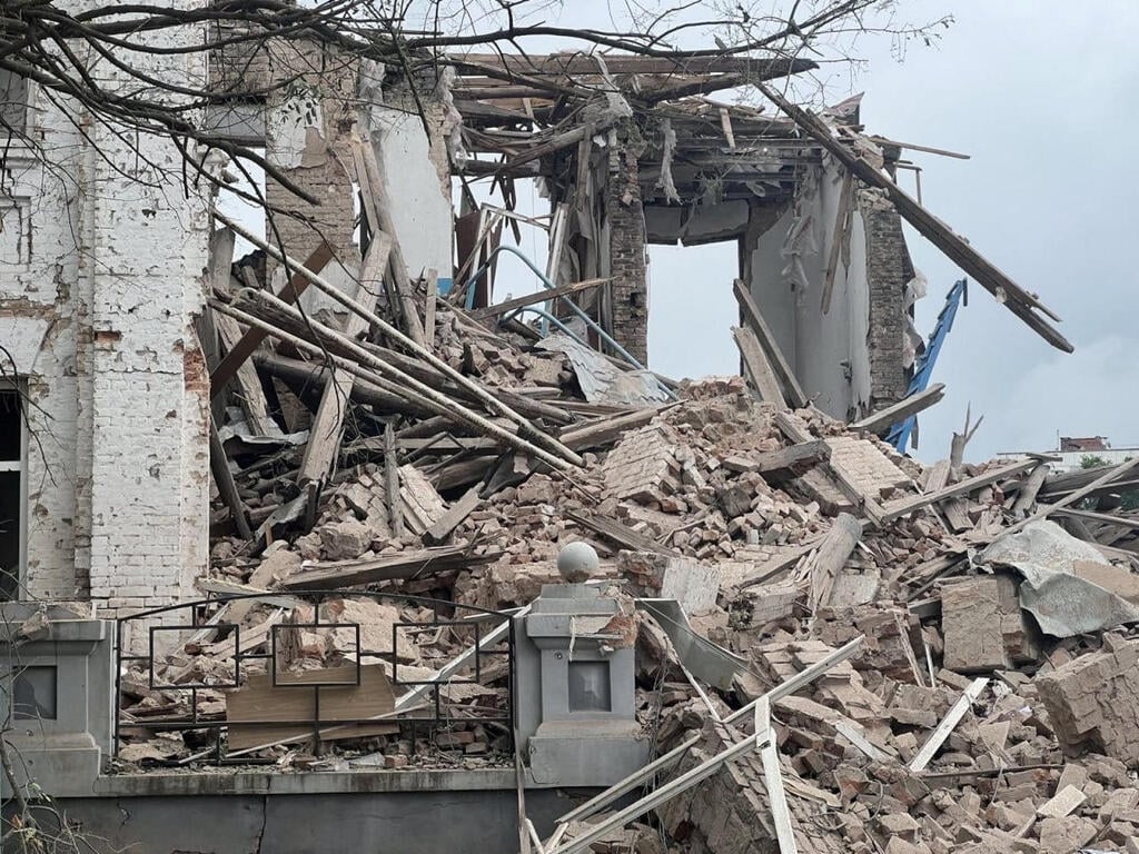 נזקי הפצצה רוסית בית ספר בעיירה אוריחיב מחוז זפוריז'יה אוקראינה